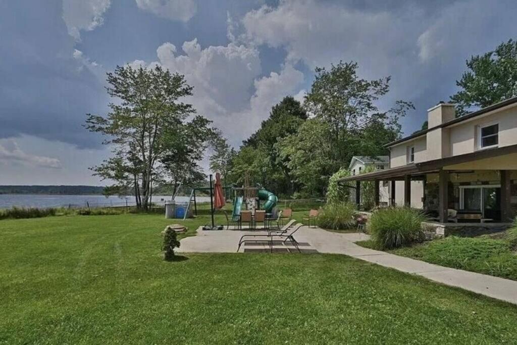 Hideaway - Lakehouse/spa/dock/ Ferienhaus